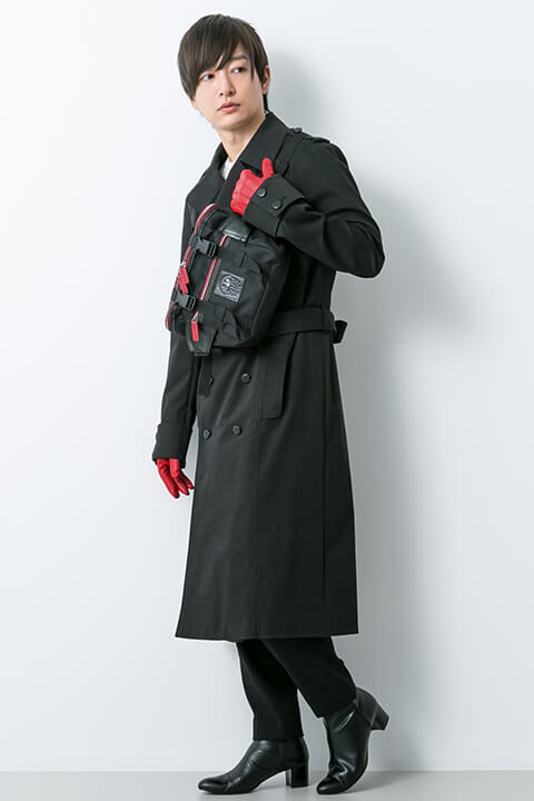 ジョーカーモデル コート・ボディバッグ・ブーツ・手袋・腕時計