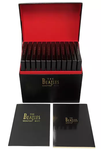 THE BEATLES MONTHLY BOX ボックスセット 駿河屋 -<中古>ランクB)付録付)THE BEATLES MONTHLY BOX（会報誌）
