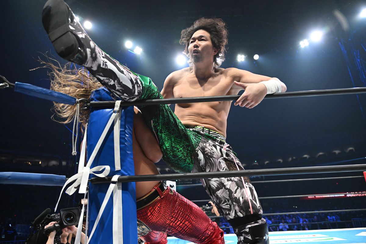 新日本】辻陽太、IWGP世界ヘビー初戴冠！ TAKESHITAを逆エビ葬で二冠王