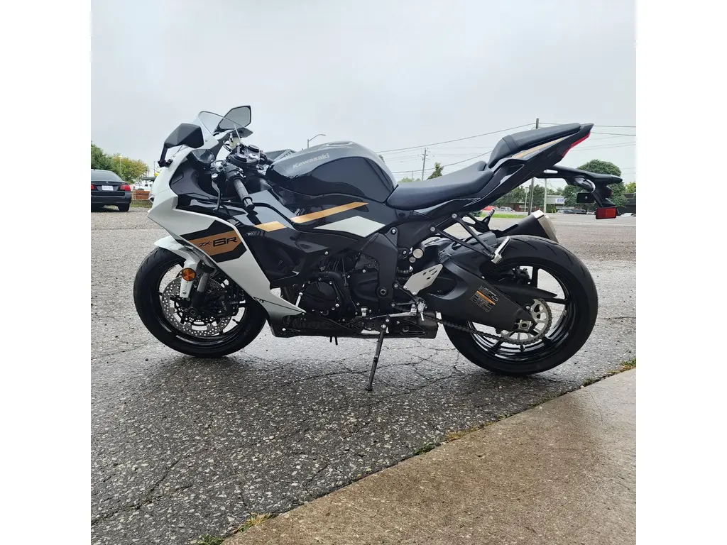 New 2026 Kawasaki Ninja ZX-6R ABS in Dorchester - Fast Track
