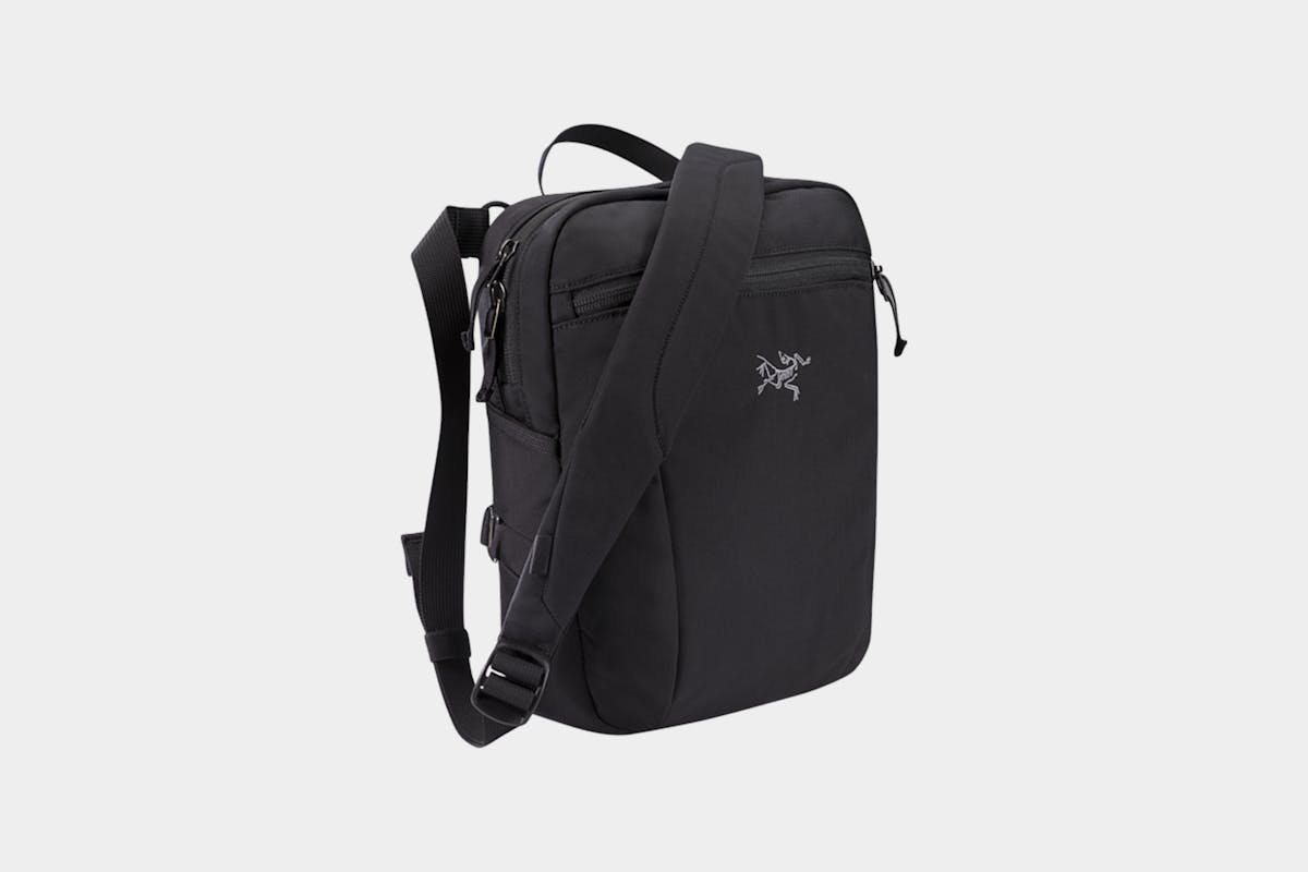 arcteryx-slingblade-4-shoulder
