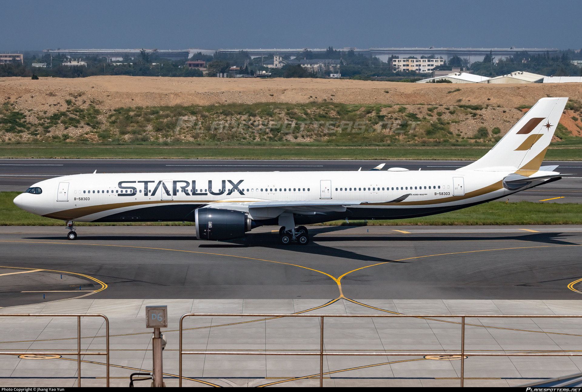 B-58303 STARLUX Airlines Airbus A330-941 Photo by Jhang Yao Yun