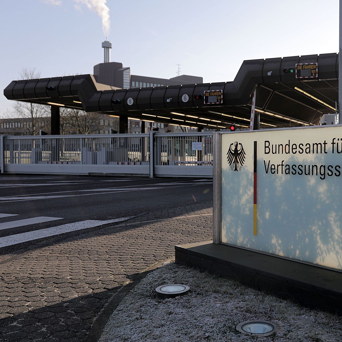 Rechtsextremismus-Verdacht beim Verfassungsschutz - DER SPIEGEL