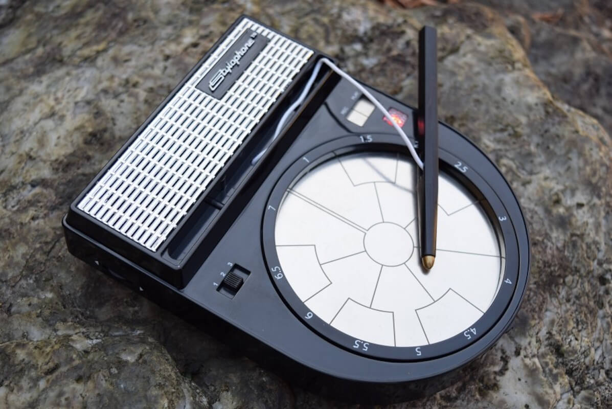 童心に返って遊べるユニークなポケット・ドラム・マシン『Stylophone