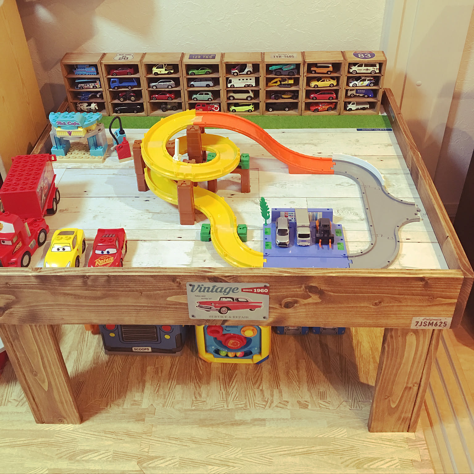 机/トミカ/プレイテーブル/DIY/おもちゃなどのインテリア実例