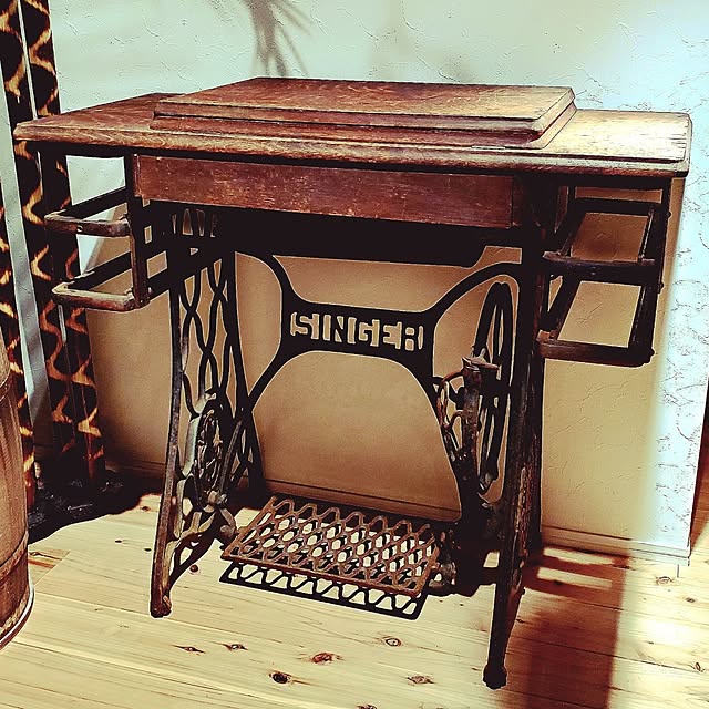 イギリスアンティークシンガーミシン鉄足テーブルディスプレイガーディ