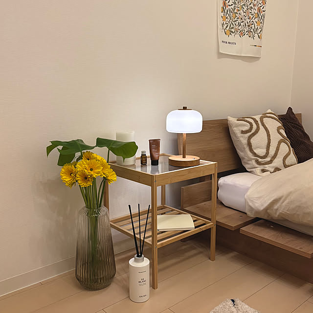 無印良品 ベッドサイドテーブルのおすすめ商品とおしゃれな実例