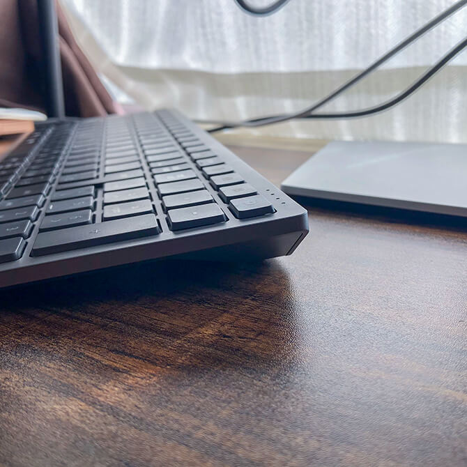 Dell マルチデバイス ワイヤレス キーボード＆マウス KM7120Wを使用