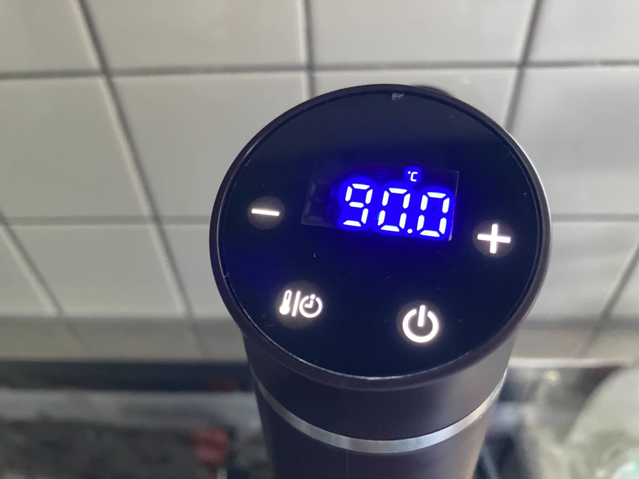 アイリスオーヤマのスリム低温調理器 LTC-02をレビュー！使い方や注意