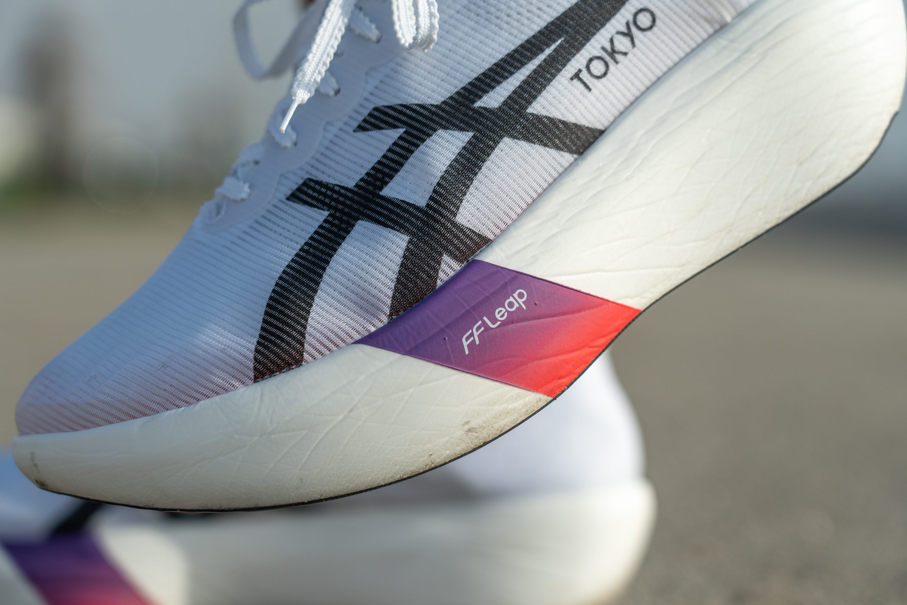 Cut in half: ASICS Metaspeed Ray Review (2025) | RunRepeat