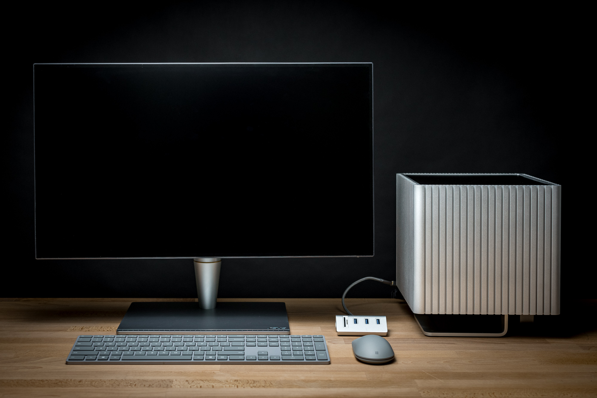 AMD Ryzen 7 3700X Passively Cooled SFF PC With Stunning Design