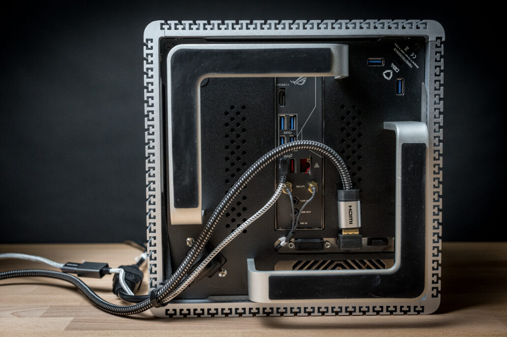 AMD Ryzen 7 3700X Passively Cooled SFF PC With Stunning Design