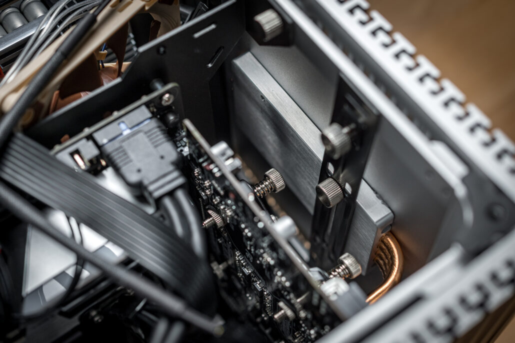 AMD Ryzen 7 3700X Passively Cooled SFF PC With Stunning Design