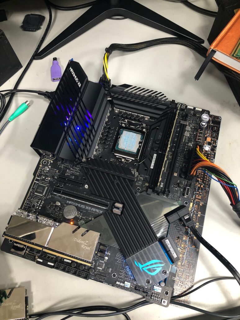 Intel Core i9-10900K Overclocked To 7.7 GHz on LN2 Cooling, DDR4