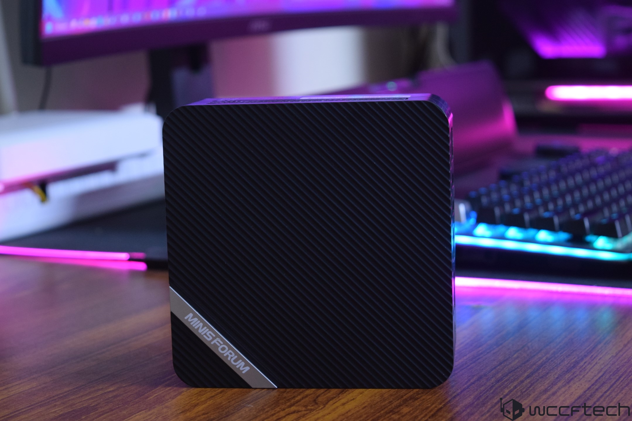 Minisforum Venus UM690 Mini PC With AMD Ryzen 9 6900HX 