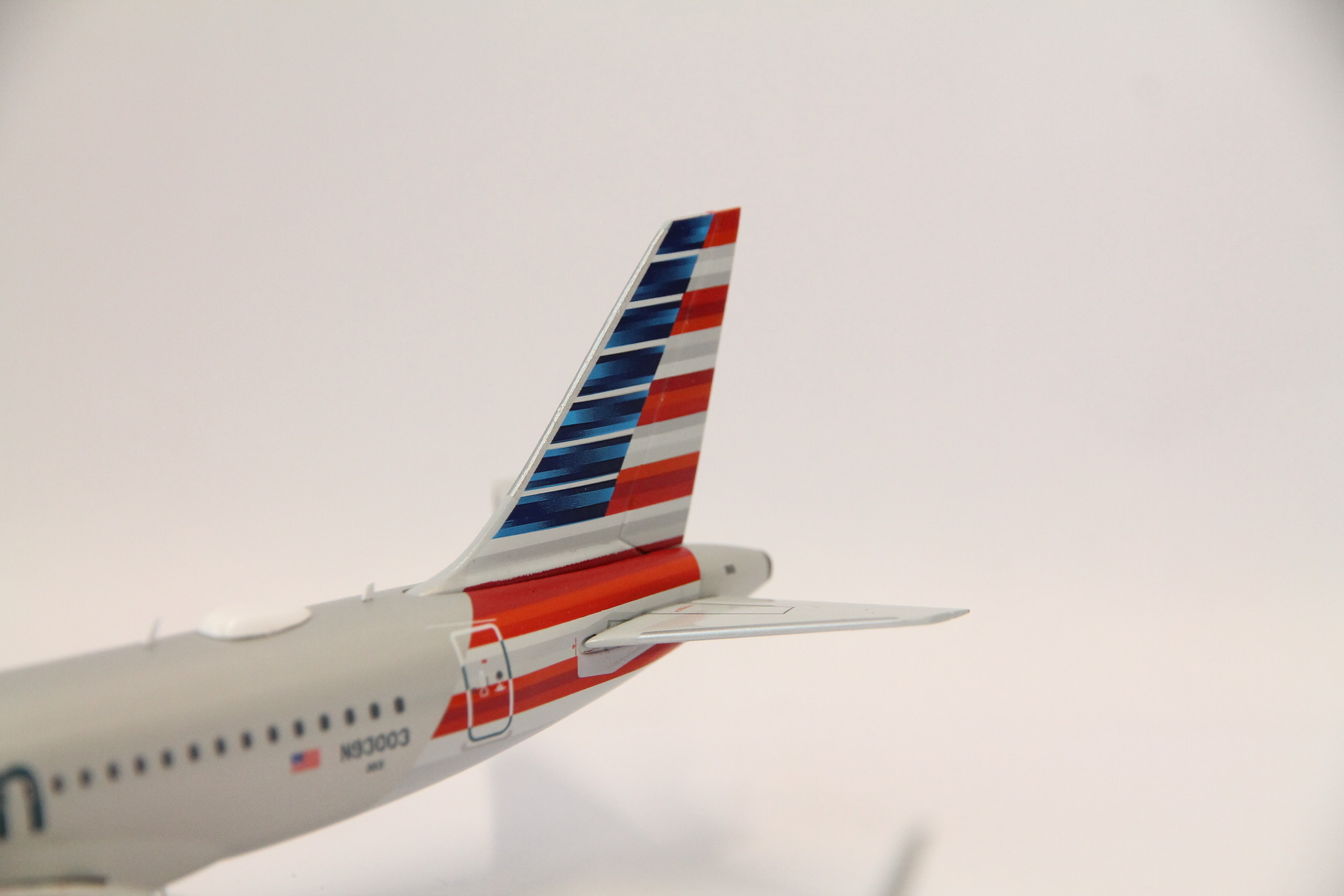 1:200 American Airlines Airbus A319 N93003 Gemini200 G2AAL1102