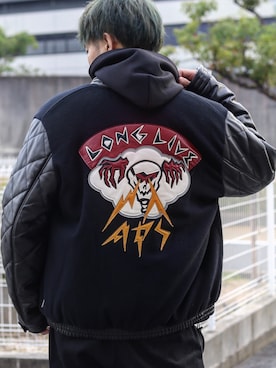 WTAPSのスタジャン（ブラック系）を使った人気ファッション