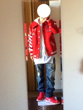 off whiteのスタジャン（レッド系）を使った人気ファッション