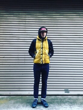 STONE ISLANDのダウンベスト（イエロー系）を使った人気ファッション
