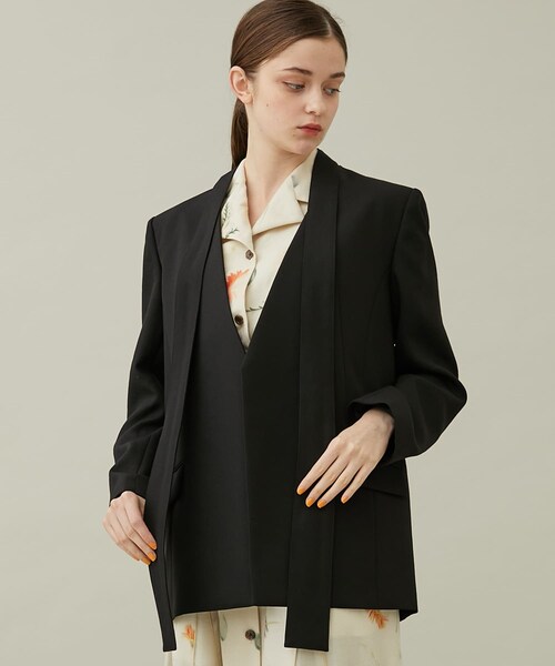 AKIRANAKA（アキラナカ）の「Kamilla tie collar Jacket BK
