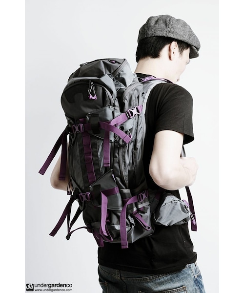 BURTON（バートン）の「Burton AK457 33L Pack Outdoor 機能後背包 黑