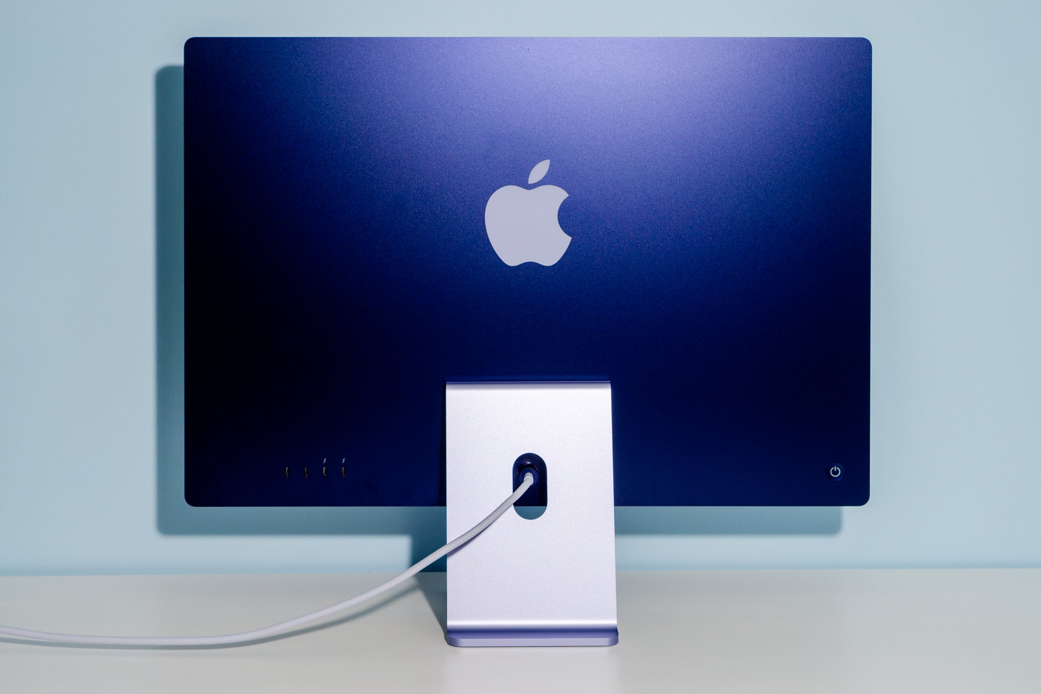 First Look: The New iMac Makes a Statement, but It's Missing Some