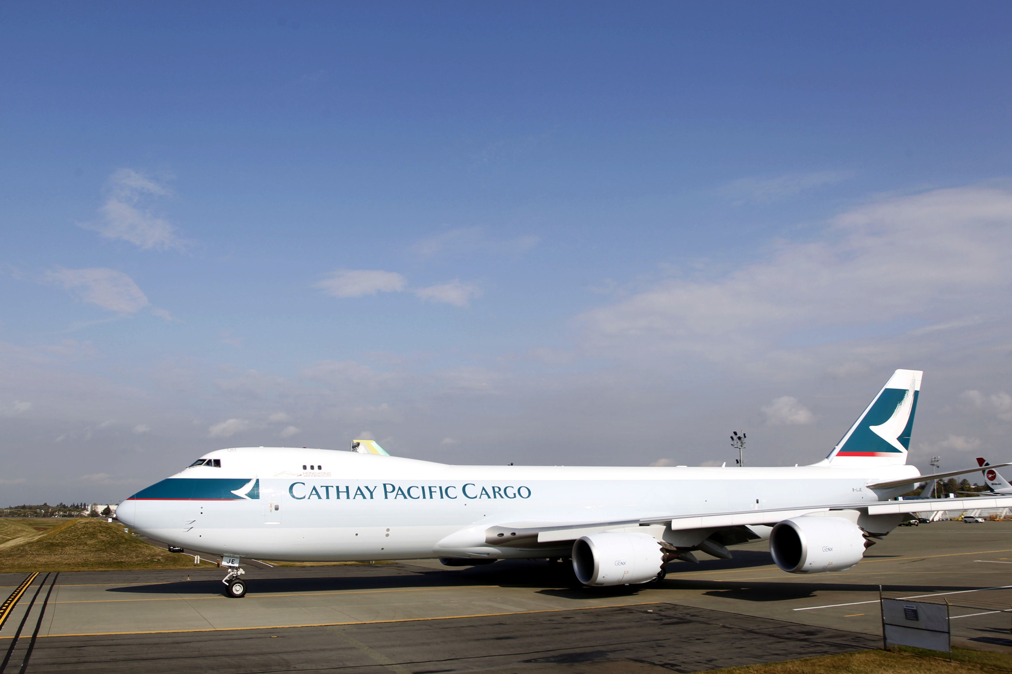 Cathay Pacific begins taking delivery of advanced Boeing 747-8