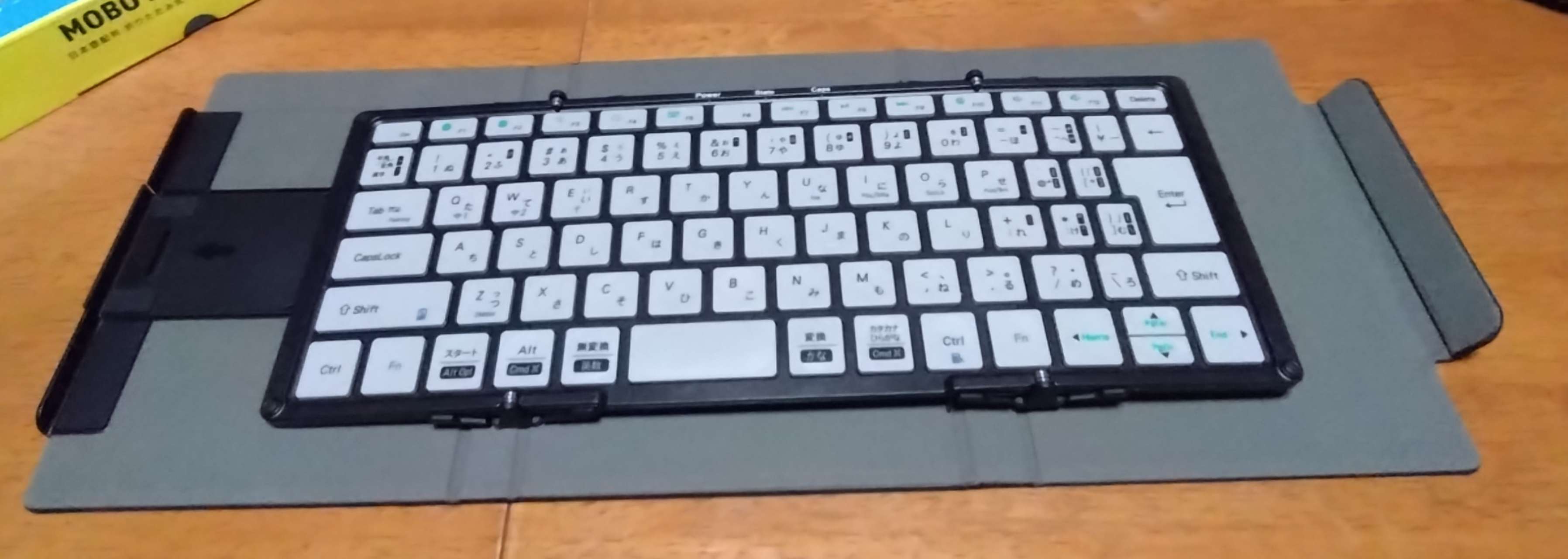 Bluetooth キーボード 3つ折りタイプ 日本語配列 83キー（ブラック