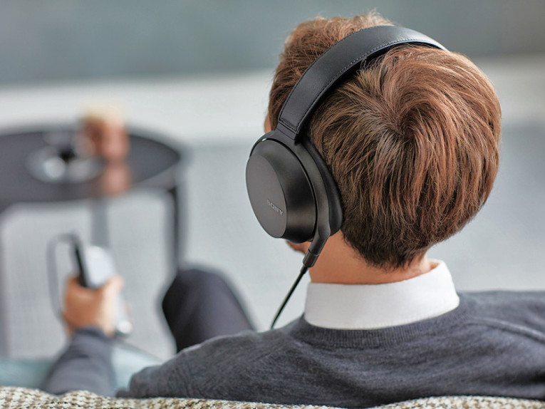 20180907130759_Sony-Z7M2-WM1A-