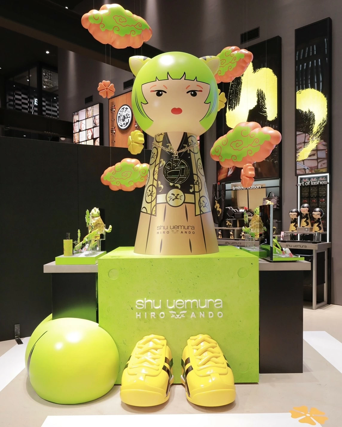 シュウ ウエムラ × アンドウ・ヒロ」はノベルティまで豪華すぎ