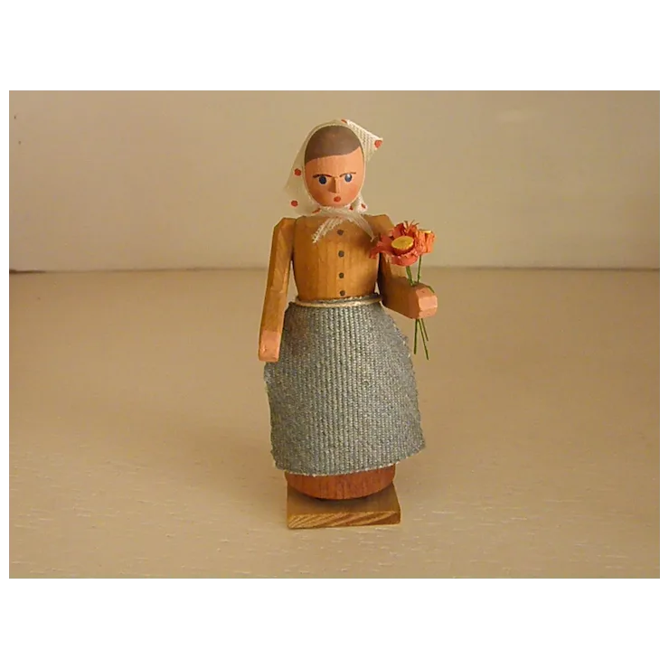 1960-70s East German Carved Wooden Flower Vendor Set. For Sale at