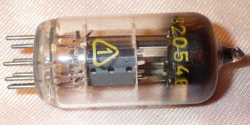 ジョージア 1x ECC82 RFT デュアル三極管真空管バルブ東ドイツ NOS