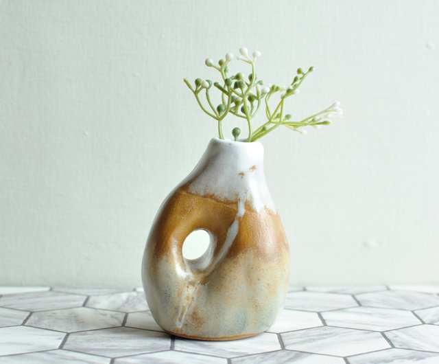 台湾 heyusoapstudio・手びねり陶器の花器・陶土製・自然釉薬の色合い
