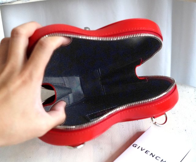 10%OFF】香港 新品 GIVENCHY レッド ハート型 本革クロスボディバッグ