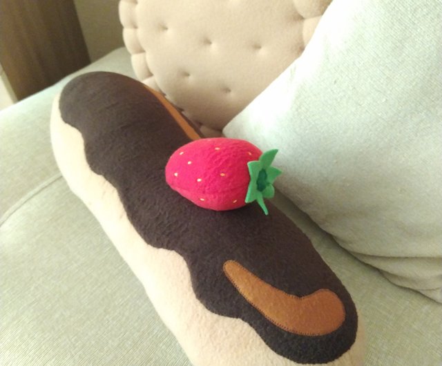 ベラルーシ エクレアピローチョコレートフロスティング-ジャイアント