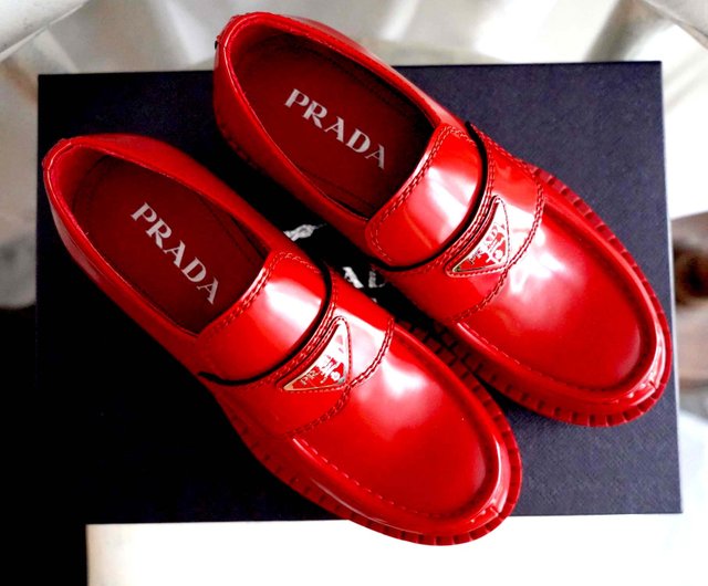 5%OFF】香港 PRADA レッド 本革 カーフレザー オックスフォード