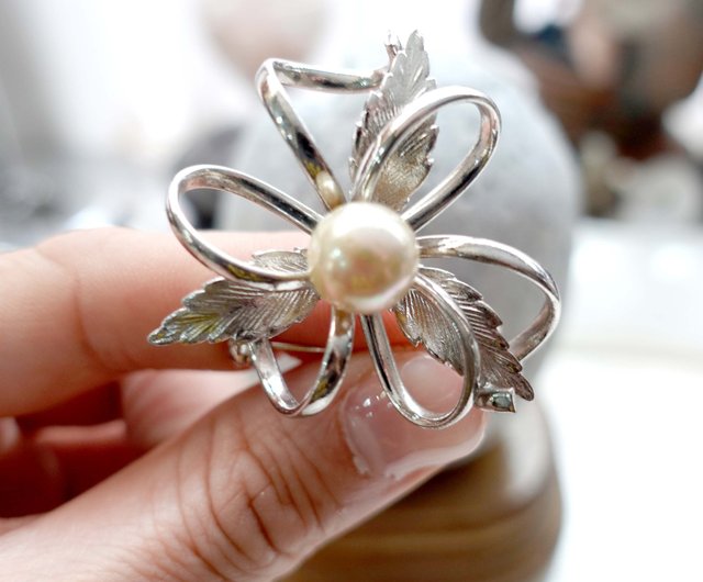 香港 日本のヴィンテージシルバー 本真珠 フラワーモチーフ ブローチ