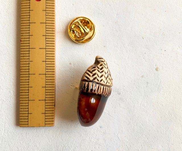 ピンブローチ どんぐり Nassun | ブローチ - Pinkoi