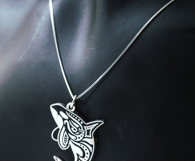 香港 トライバル スイミング シャチ（キラーホエール）ペンダント