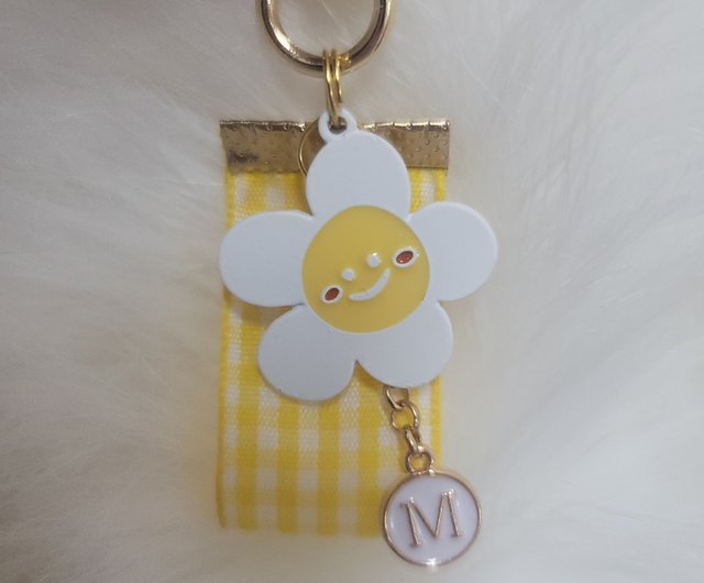 韓国 スマイリーフラワーのイエローストラップキーリングです