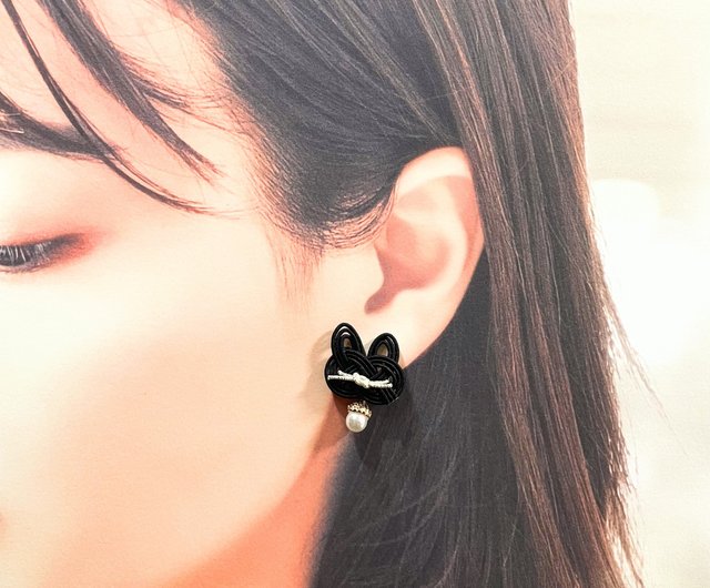 日本伝統】mizuhikii チャーム付き猫ちゃんピアスorイヤリング(3色) ご