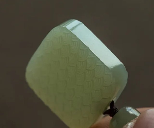 送料無料】和田玉 祥雲無事牌ネックレス まつぼっくり手作り - Pinkoi