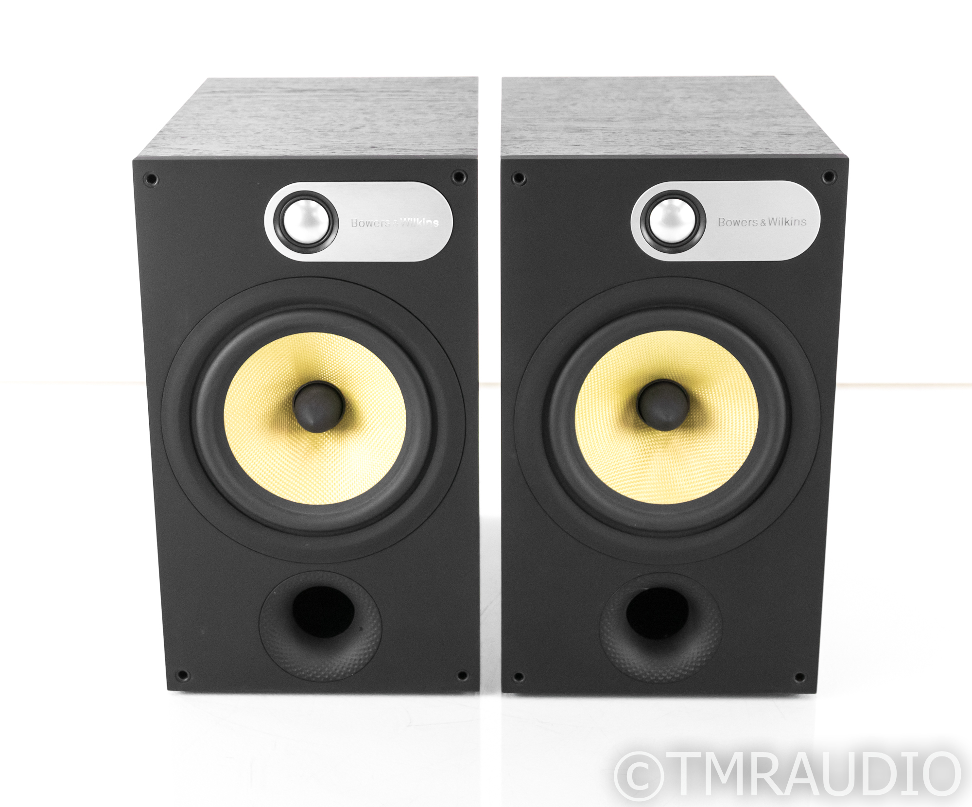 B&W 685 Bookshelf Speakers
