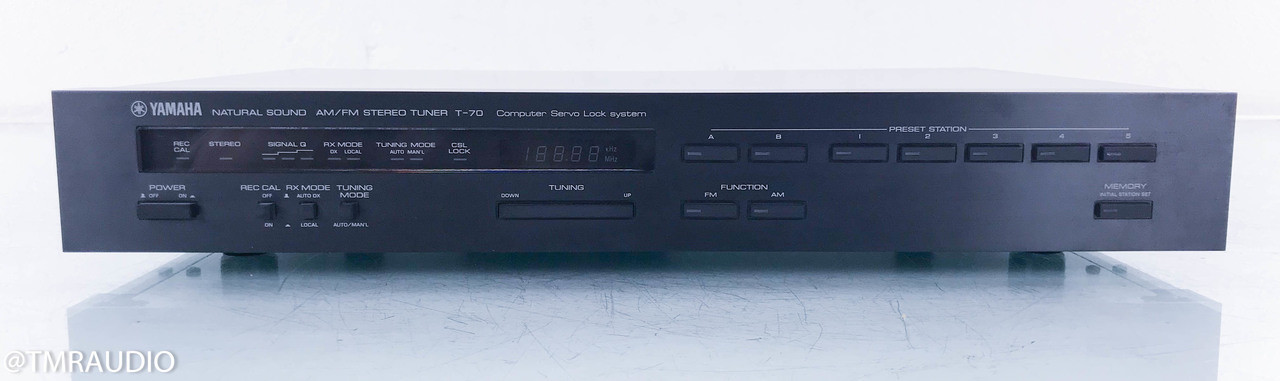 Yamaha T-70 Digital AM / FM Tuner