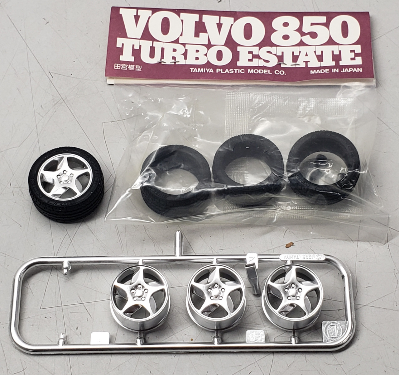 Tamiya 1/24 Volvo 850 Turbo Estate 1994 #24152 - Open Box