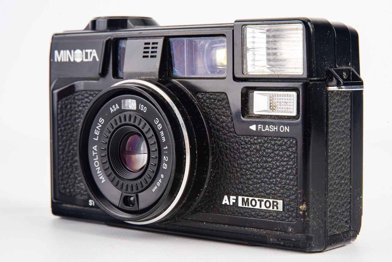 Minolta Hi-Matic AF2-M 35mm Film Camera FOR PARTS OR REPAIR V10