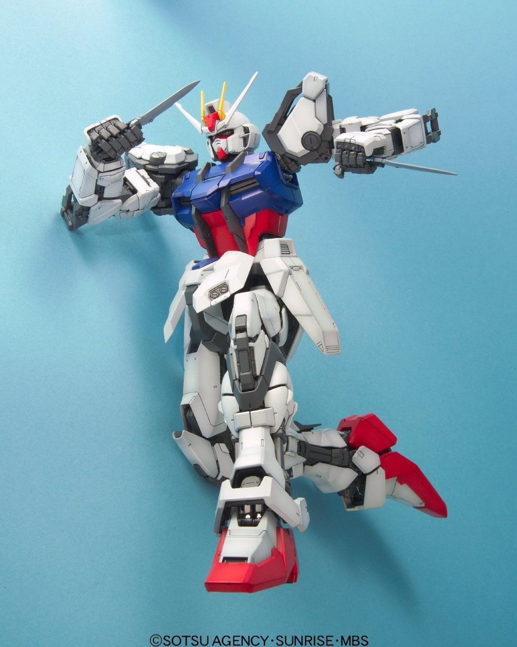 Bandai PG GUNDAM GAT-X105 STRIKE GUNDAM | PlazaJapan