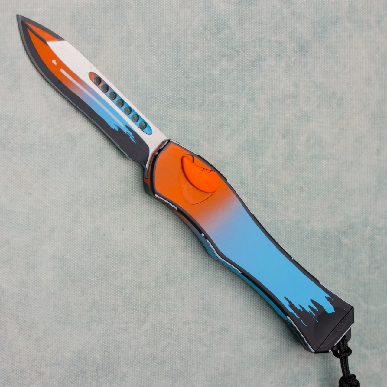 Heretic Knives Hydra V4 Recurve OTF Auto GT-40 Cel Shade H408-CS