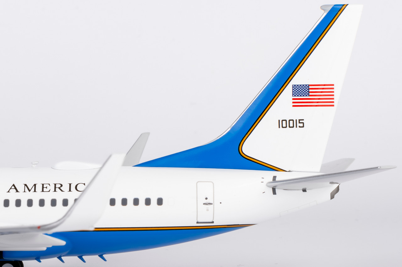 USA - Air Force C-40B (737-700 BBJ) 01-0015 with stand 05016 1:200