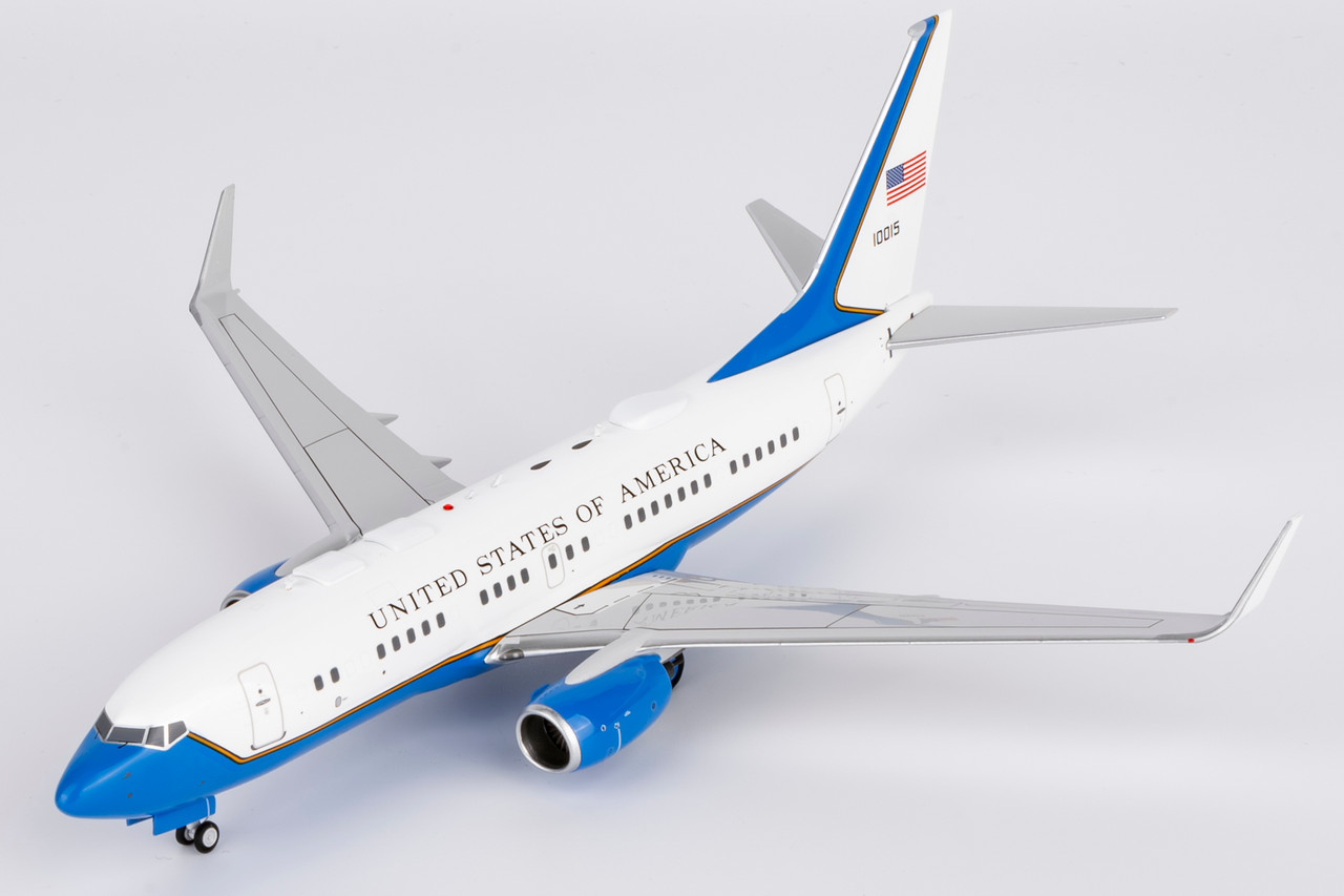 USA - Air Force C-40B (737-700 BBJ) 01-0015 with stand 05016 1:200